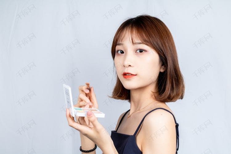 春耕备耕正当时 农机服务马力足